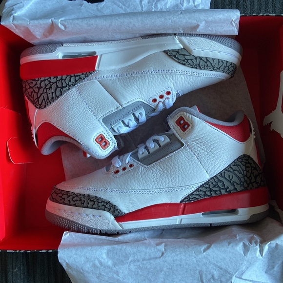 Jordan 3 Fire Red - Picture 3 of 5
